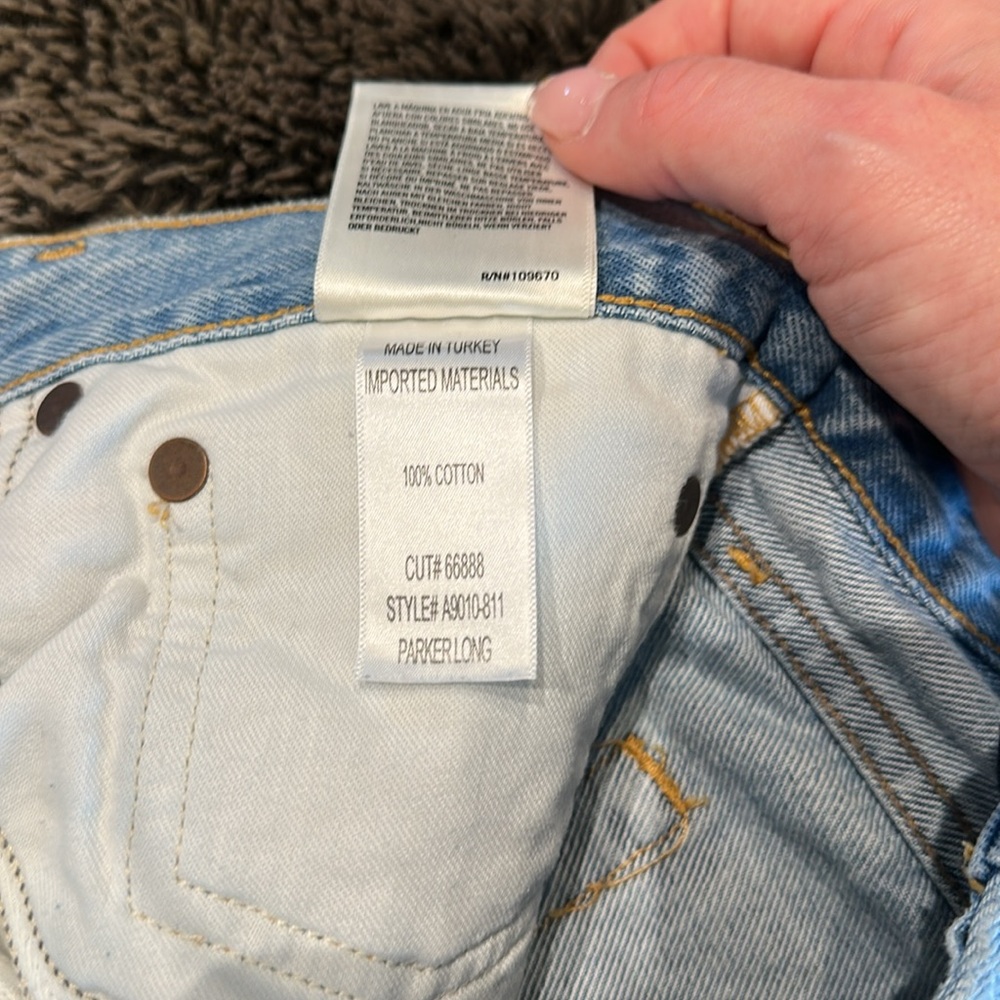 AGOLDE Parker Vintage Cut Off Jean Shorts in Light Blue - Picture 7 of 7